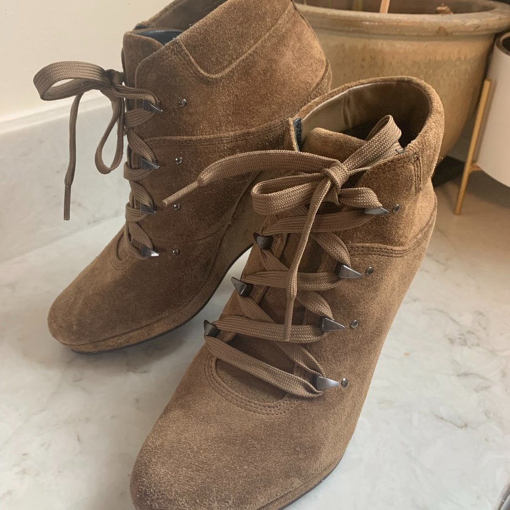 Viga Spiga Suede Wedge Boots
